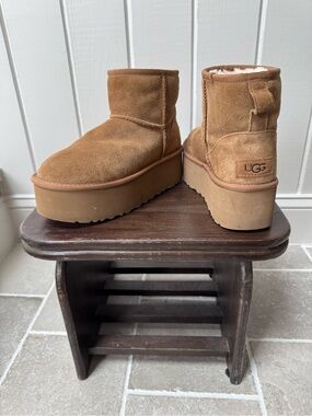 UGG Platform Ankle Boots - Chestnut Suede